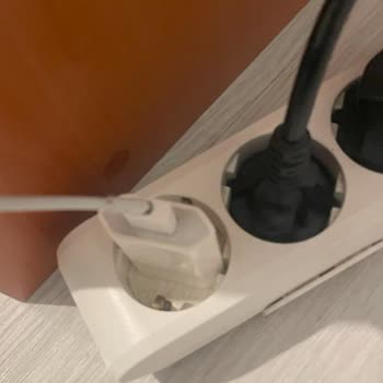 Aldığım İphone Şarj Kablosu 11 Günde Bozuldu