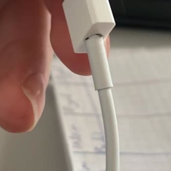 Aldığım İphone Şarj Kablosu 11 Günde Bozuldu