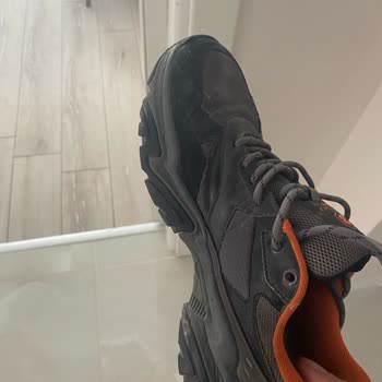 Kısa Sürede Yıpranan Ayakkabılar Ve Yetersiz Garanti Hizmeti