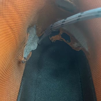 Kısa Sürede Yıpranan Ayakkabılar Ve Yetersiz Garanti Hizmeti