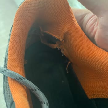 Kısa Sürede Yıpranan Ayakkabılar Ve Yetersiz Garanti Hizmeti