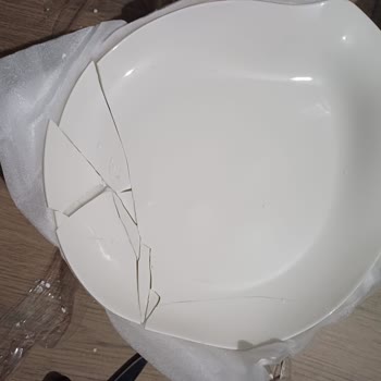 Karaca'dan Alışveriş Pişmanlığı: Kırık Ürün Ve Zor Değişim Süreci