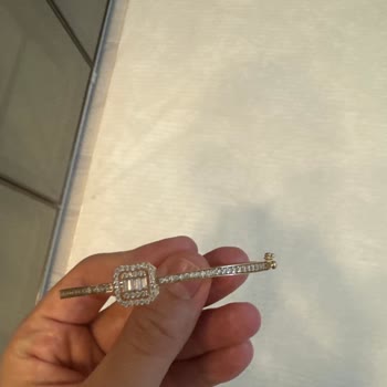 Altınbaş Bileklik: Paramla Rezil Oluyorum