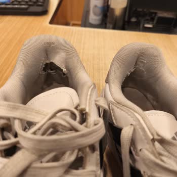 Adidas Ayakkabılarında Erken Yıpranma Sorunu!