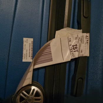 Watsons'dan Aldığım Bavul İlk Kullanımda Kırıldı Ve İade Sorunu Yaşıyorum