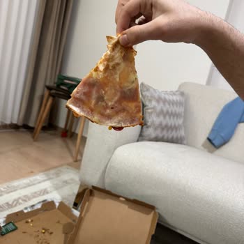 Darıca PizzaLazza'dan Hayal Kırıklığı: Telafi Edilmeyen Kötü Pizza Deneyimi
