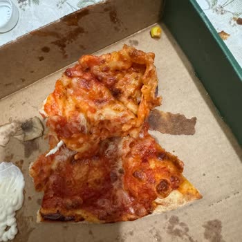Darıca PizzaLazza'dan Hayal Kırıklığı: Telafi Edilmeyen Kötü Pizza Deneyimi