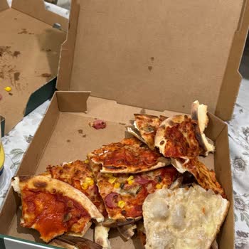 Darıca PizzaLazza'dan Hayal Kırıklığı: Telafi Edilmeyen Kötü Pizza Deneyimi