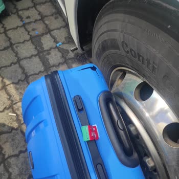 Valiz Hasarı Ve Yetersiz İletişim