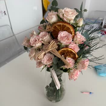 Solmuş Güllerle Mahcubiyet Yaşadım