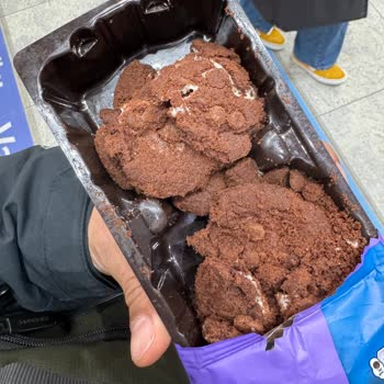 Jax Coffee & Bar Pahalı Bisküvi Kırık Çıktı, İade Kabul Edilmedi!