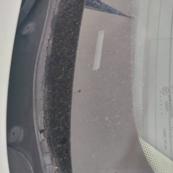 BMW 520 Model Aracımda Ön Cam Contası Sorunu Ve Servis Desteği Eksikliği