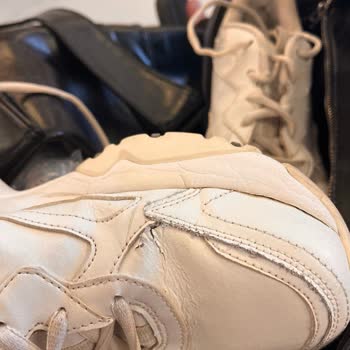 Kısa Sürede Deforme Olan Skechers Ayakkabılar Ve Mağaza İlgisizliği
