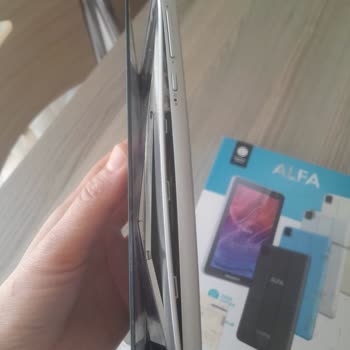 Tablet Şişti Ve Ekranı Kırıldı: Hometech'ten Acil Değişim Talebi