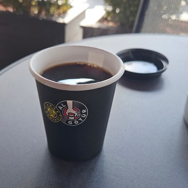 Kahve Dünyası'nda Kibar Çalışan Ve Sorunlu Yönetici Deneyimi
