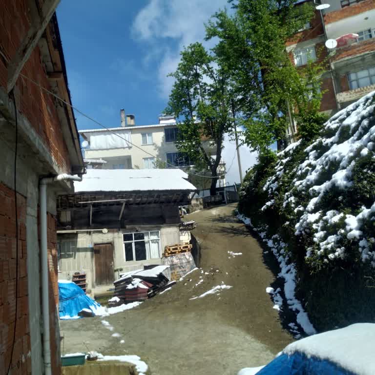 Tehlike Saçan Elektrik Direği Sorunu