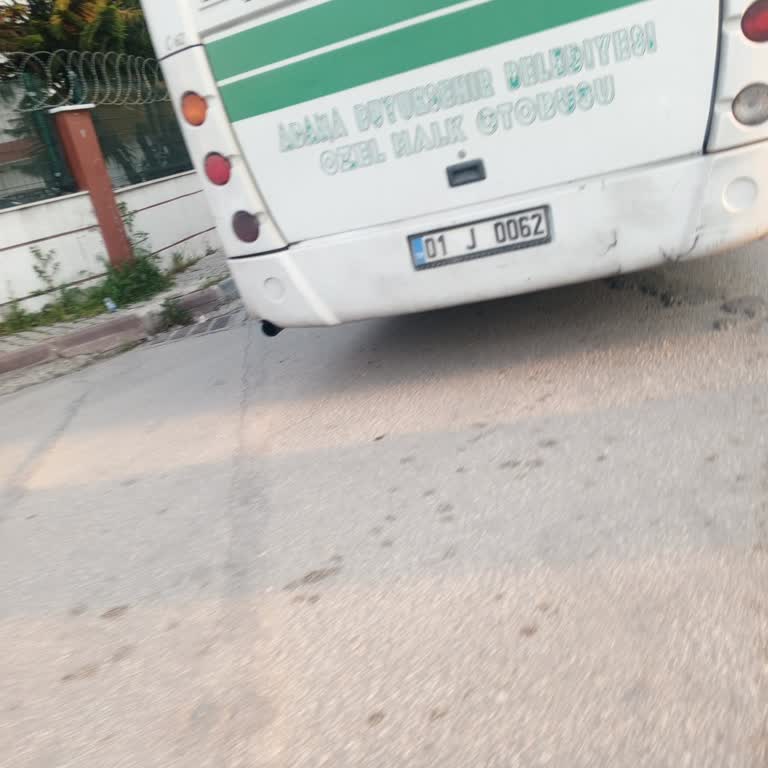 Yeşil Otobüsün Tehlikeli Sürüşü