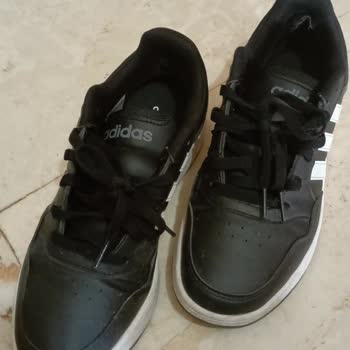 Adidas Ayakkabıda Beklenmedik Deformasyon