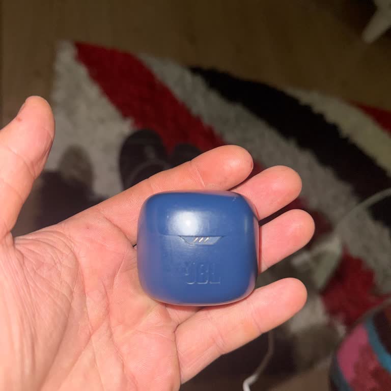 JBL Kulaklıklar Şarj Olmuyor Ve Bağlantı Kesilmiyor