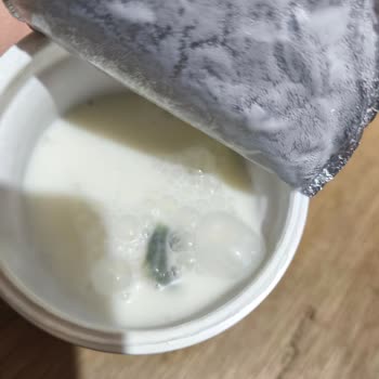 Ayranda Beklenmedik Yeşil Madde