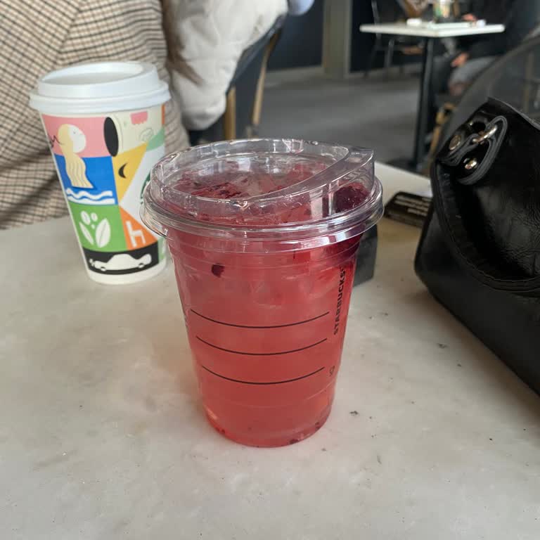 Starbucks Çalışanının Kaba Davranışları Ve Kalitesiz İçecek