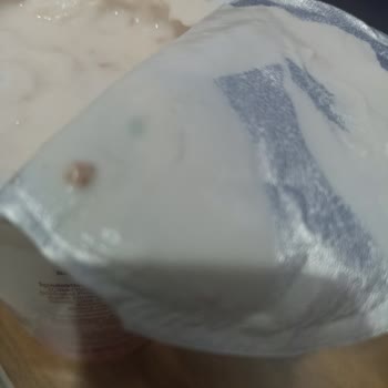 Son Kullanma Tarihi Geçmemiş Yoğurtta Küf Şoku