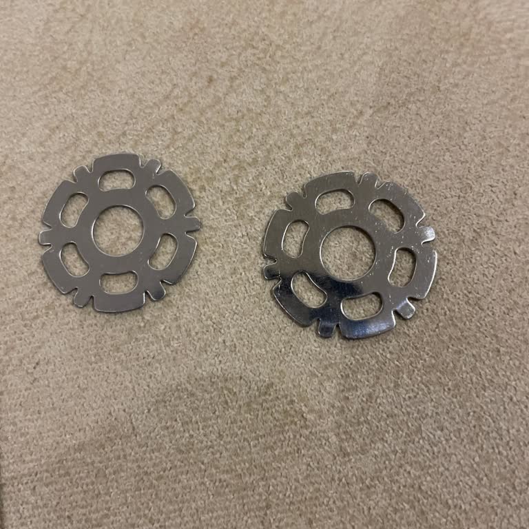 Arzum Saç Düzleştirici İçinden Çıkan Metal Parçalar