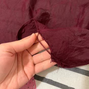 İmannoor Şalların Kenarları Kendiliğinden Sökülüyor