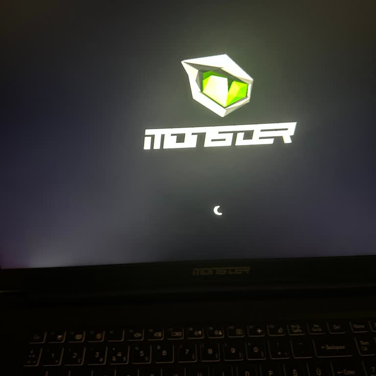 Ekran Işık Sızması: Görsel Deneyimi Bozan Panel Sorunu