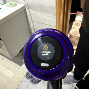 Dyson V12 Süpürge Filtre Uyarısı Sorunu