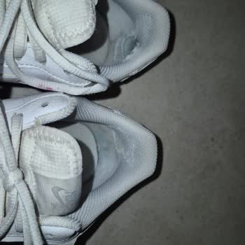 Garantisi Dolmadan Yırtılan Ayakkabılar Ve Yetersiz Müşteri Hizmeti