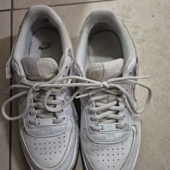 Garantisi Dolmadan Yırtılan Ayakkabılar Ve Yetersiz Müşteri Hizmeti