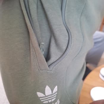 Adidas Eşofman Altında Kalitesiz Malzeme ve Yetersiz Garanti Hizmeti