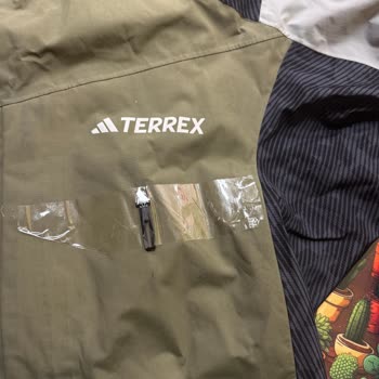 Adidas Fermuar Sorunu ve Yetersiz Müşteri Hizmeti