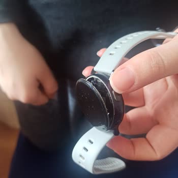 Samsung Galaxy Watch Ekran Sorunu: Üretim Hatası Mı?