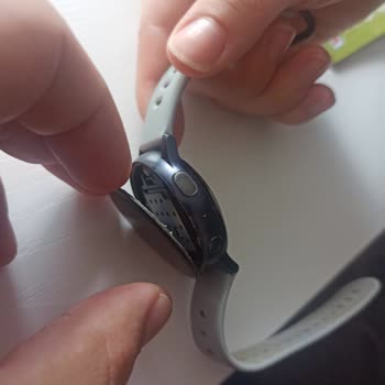 Samsung Galaxy Watch Ekran Sorunu: Üretim Hatası Mı?