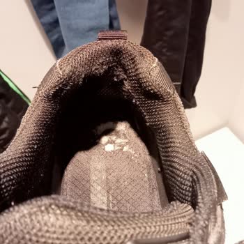 Skechers Ayakkabı Garanti Süresi İçinde Yırtıldı