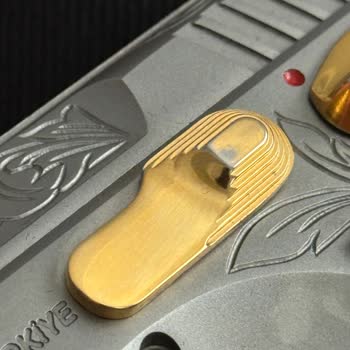 Altın İşlemeli Silahın Boyası Dökülüyor