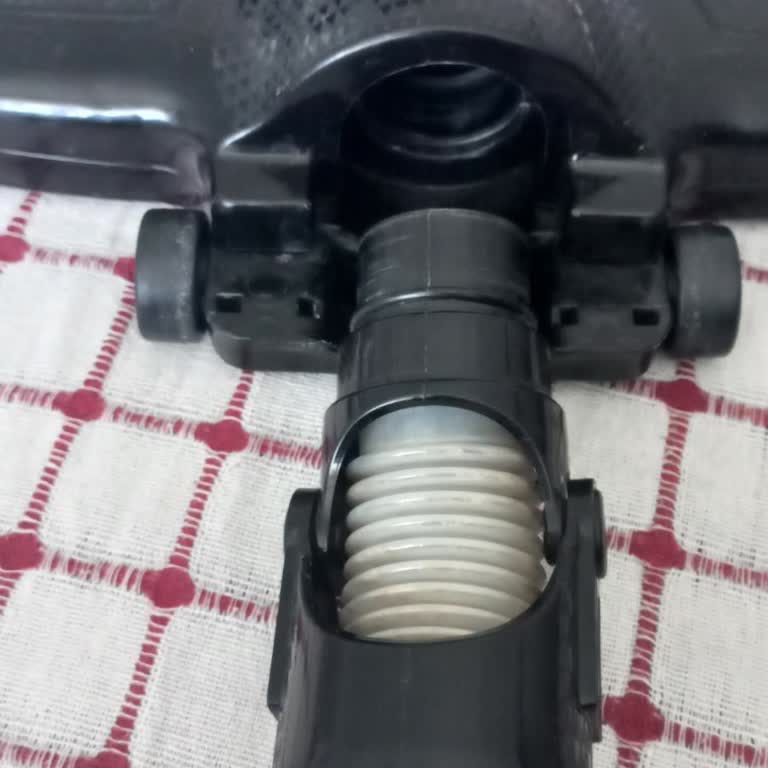 Fantom Süpürgemin Başı Çıkıyor Ve Takılmıyor