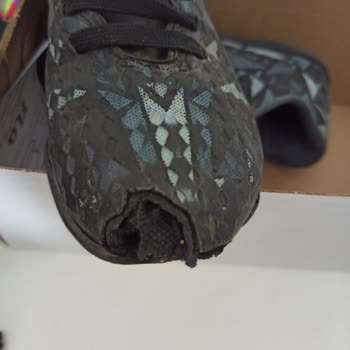 Garantisi Bitmeden Yırtılan Ayakkabı