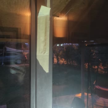 Cam Balkon Tamiri İçin Bekleyen Müşteri