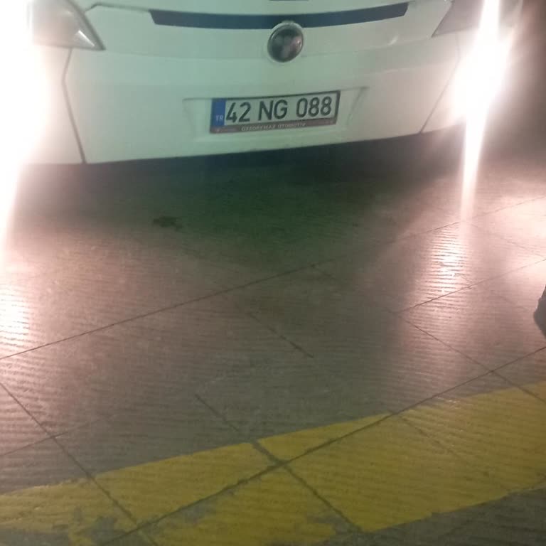 Geç Gelen Otobüs Ve Kaba Davranış