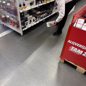 Hediye Tabletin Kırık Çıkması Ve İlgisiz Mağaza Deneyimi