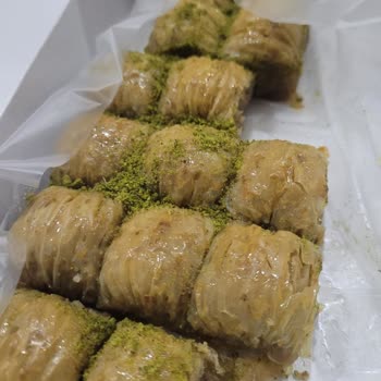 Meşhur Sıtkı Usta Baklavanın İçinden Cam Çıktı