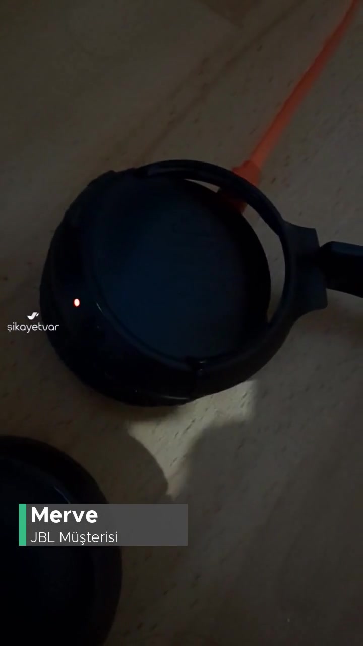 JBL Kulaklık Şarjdayken Tam Dolum Olmamasına Rağmen Yanıp Sönüyor videonun kapak resmi