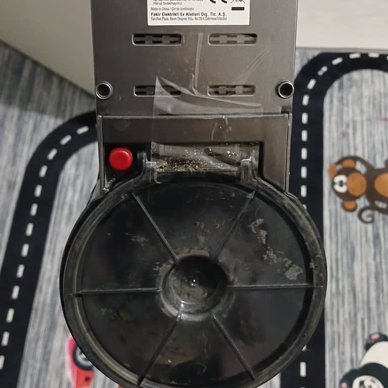 Elektrik Süpürgesi Sorunu: Tehlikeli Atımlar Ve Kırık Kapak