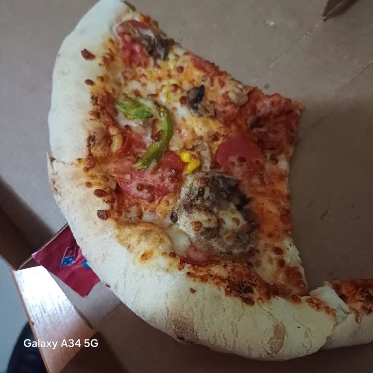 Zekeriyaköy Şubesinde Hayal Kırıklığı: Pişmemiş Pizza Deneyimi