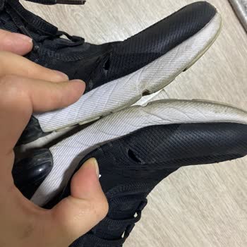 Nike Ayakkabılarında Aynı Noktadan Yırtılma Sorunu