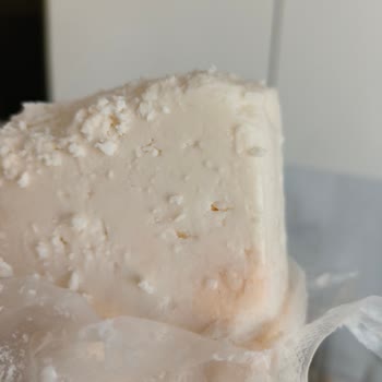 BİM Peynirde Şüpheli Renk Sorunu