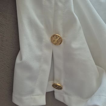 LCW Elbisesinin Düğme Sorunu Mağduriyeti